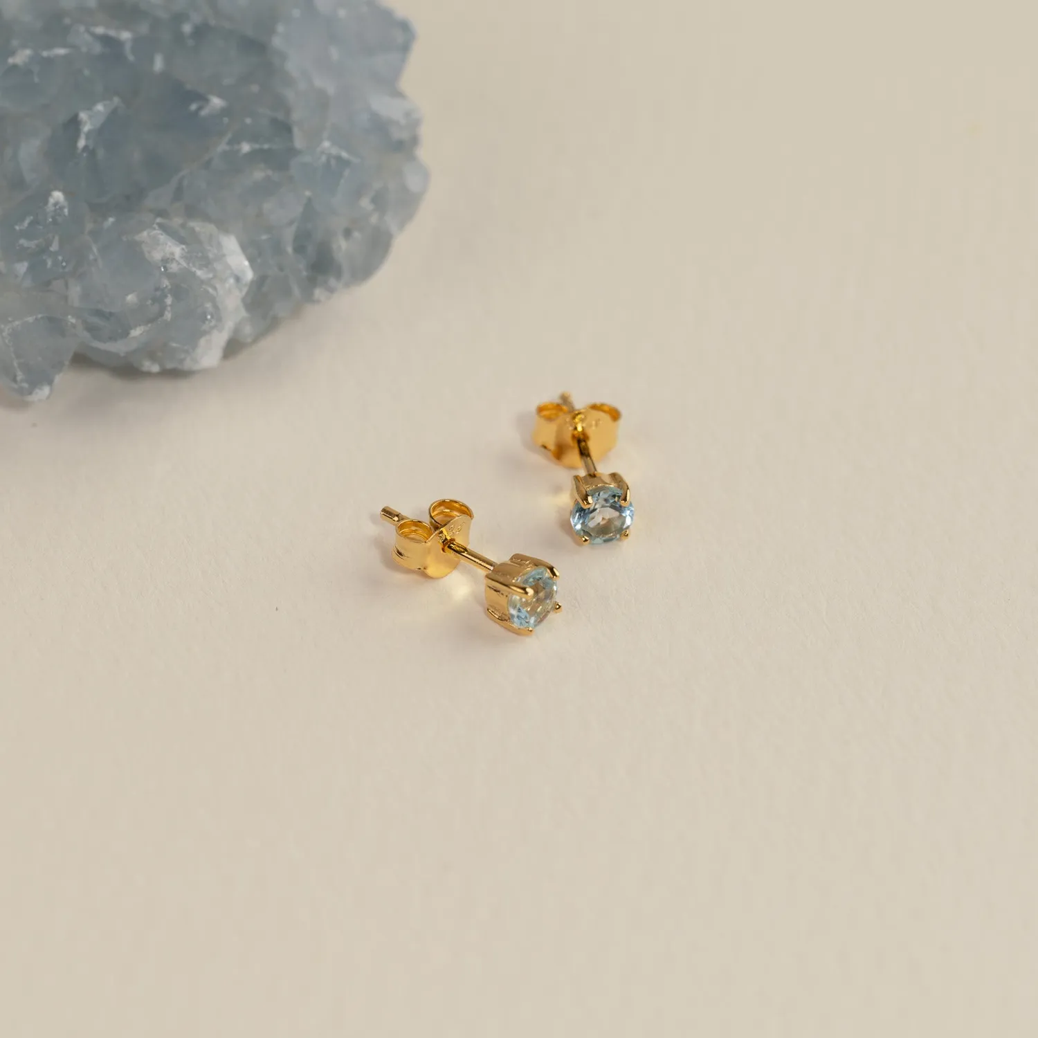 Sisi Copenhagen Gemma Blue Topaz ørestikker forgyldt