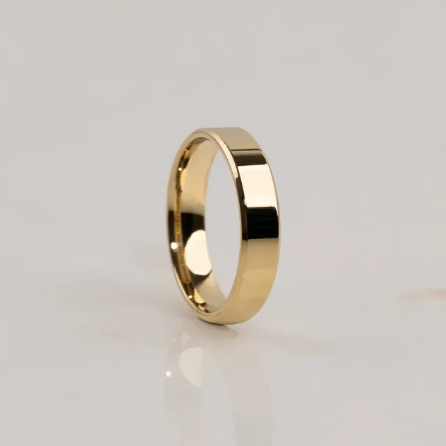 Sisi Copenhagen Beveled Flat Comfort vielsesring guld 5 mm