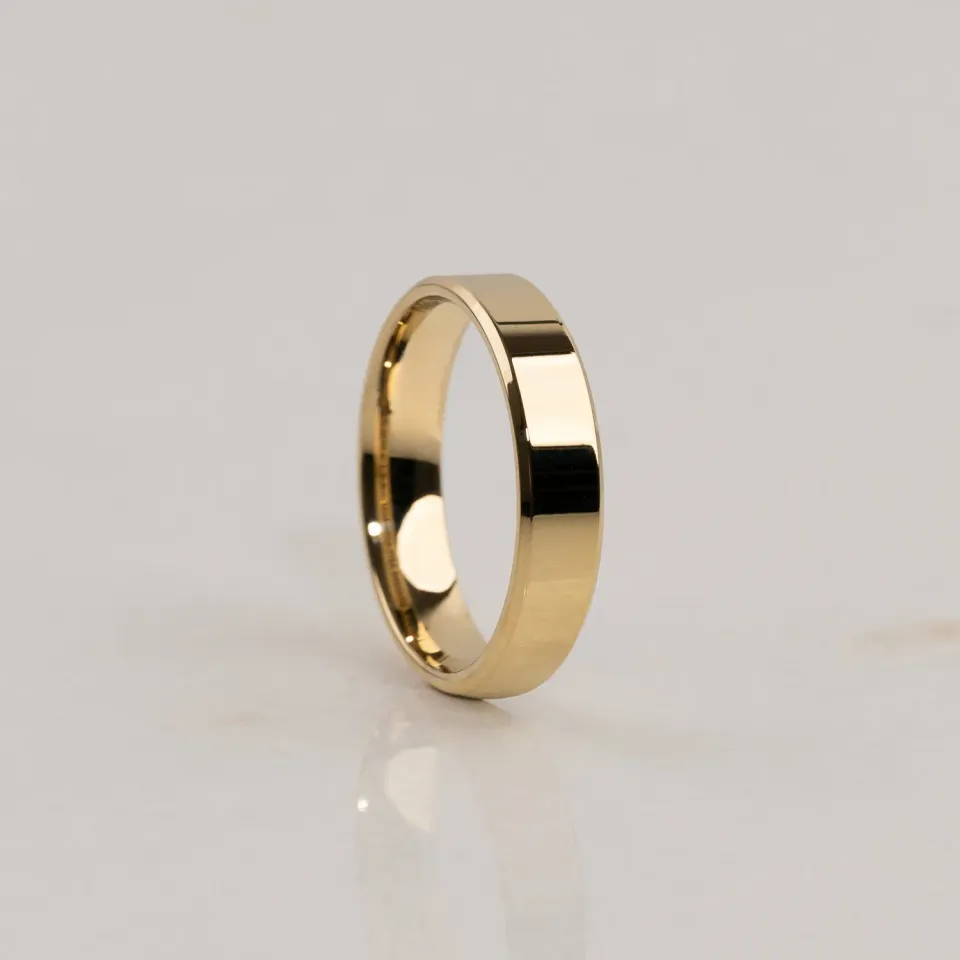 Sisi Copenhagen Beveled Flat Comfort vielsesring guld 5 mm