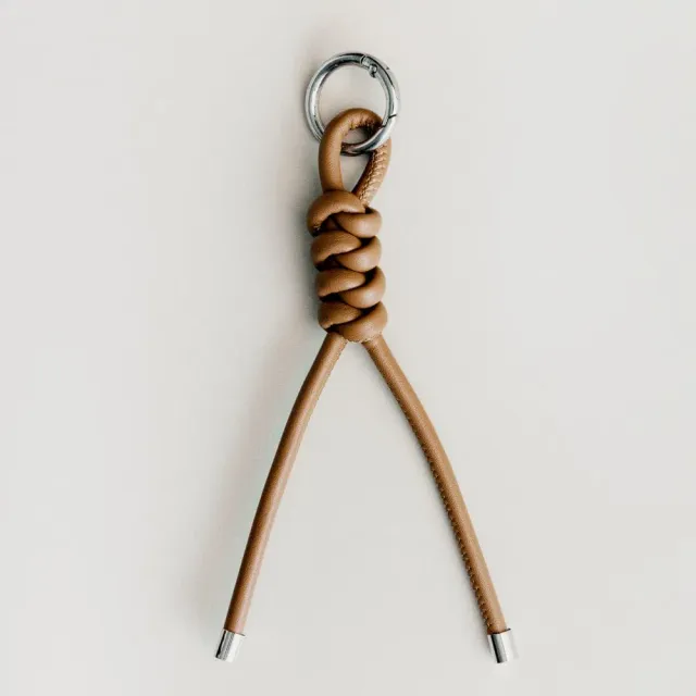 Orelia Brown Knotted taskevedhæng brun kunstlæder
