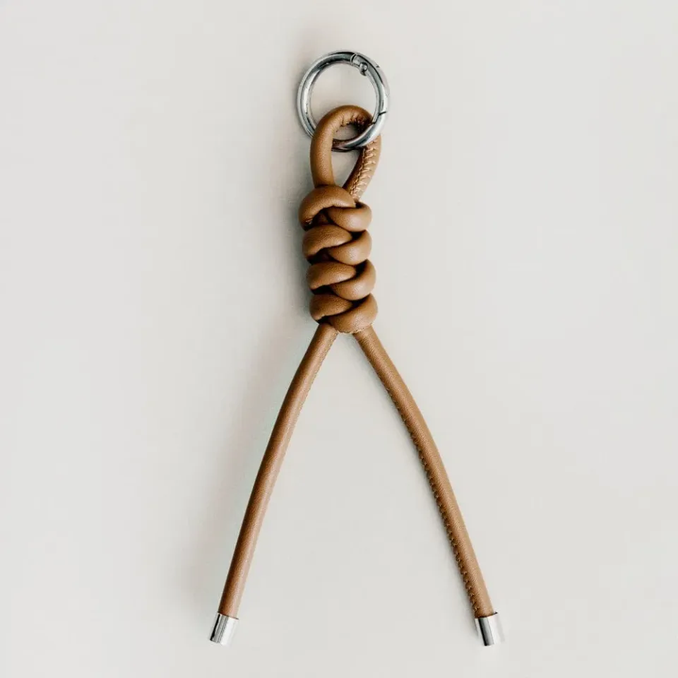 Orelia Brown Knotted taskevedhæng brun kunstlæder
