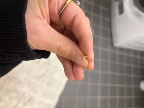 TIMI OF SWEDEN Krystal bogstav ørestikker guld A