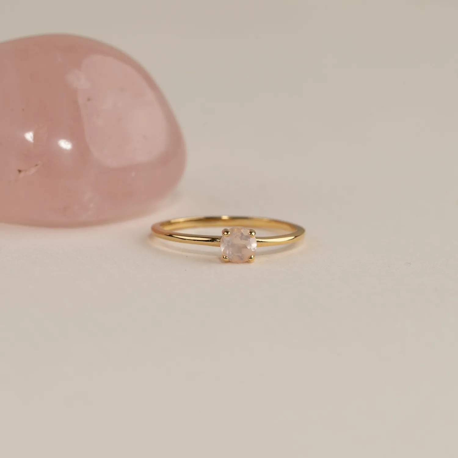 Sisi Copenhagen Gemma ring forgyldt med sten str. 48-64