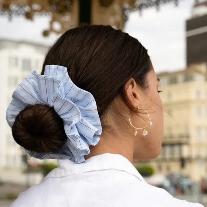 Orelia Oversized Pale Blue Stripe scrunchie blå
