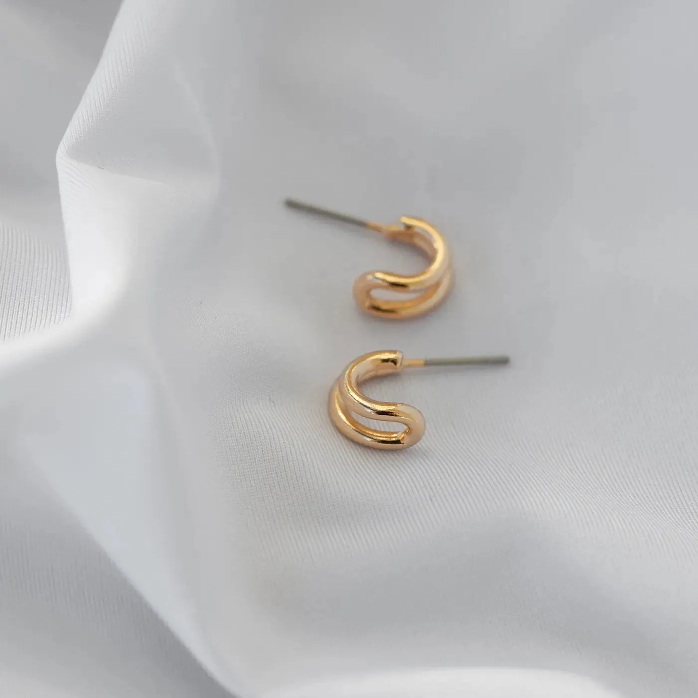 TIMI OF SWEDEN To Ringe øreringe guld studs 10 mm