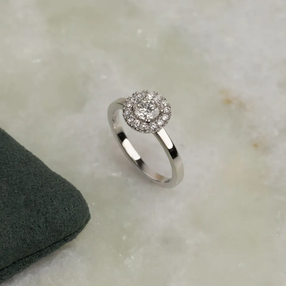 Sisi Copenhagen Simple Halo ring hvidguld 0,7 ct