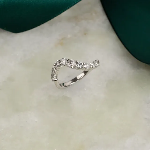 Sisi Copenhagen Graduating Curved Lab-Diamond ring 0,9 ct hvidguld