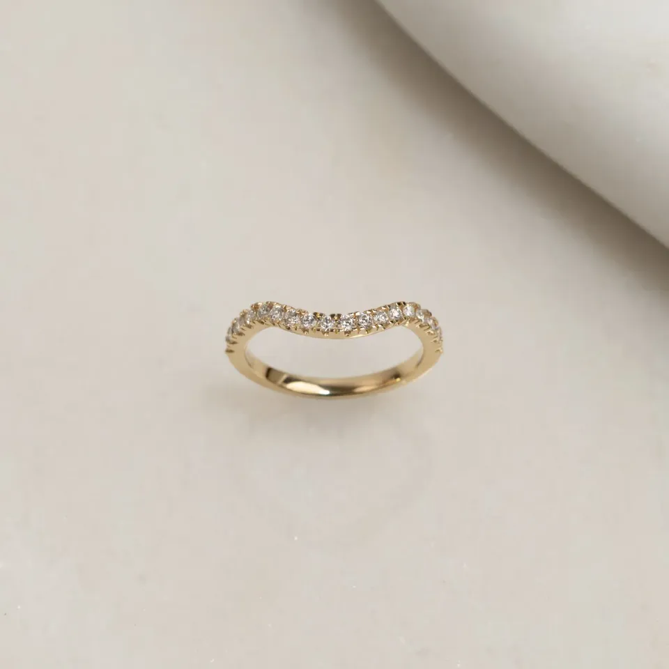 Sisi Copenhagen Wide Curve Alliance ring 14 kt guld diamanter