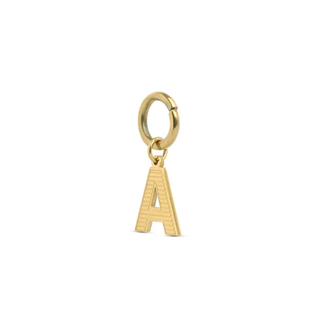 TIMI OF SWEDEN Sanya Initial charm forgyldt 9 mm
