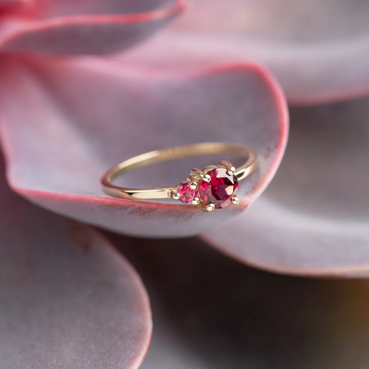 Sisi Copenhagen Gladis Pink Rhodolite ring 9 kt guld