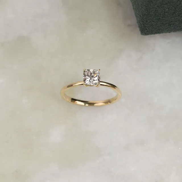 Sisi Copenhagen Solitaire 0,75ct cushion diamantring guld