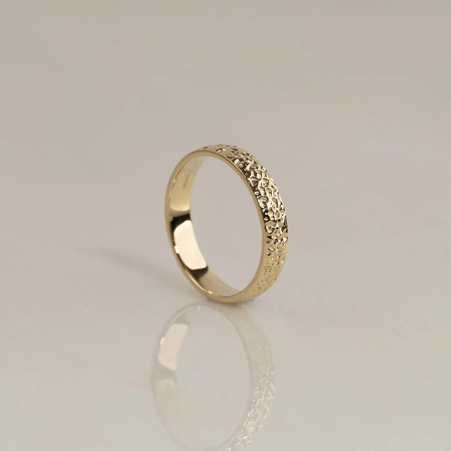 Sisi Organic vielsesringe sæt 14 kt guld 3,5+4,5 mm