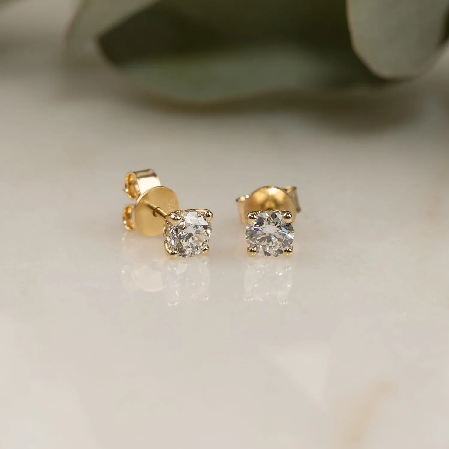 Sisi Copenhagen Classic Solitaire ørestikker guld 0,5 ct