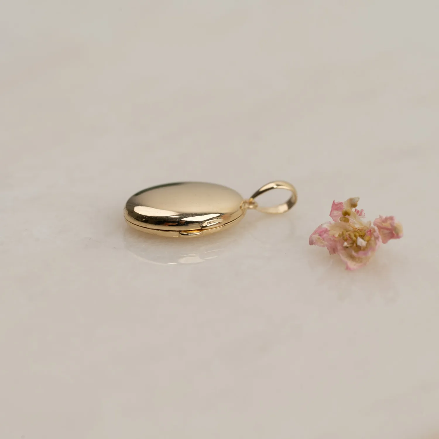 Sisi Copenhagen Engravable Oval medaljon 9 karat guld graverbar