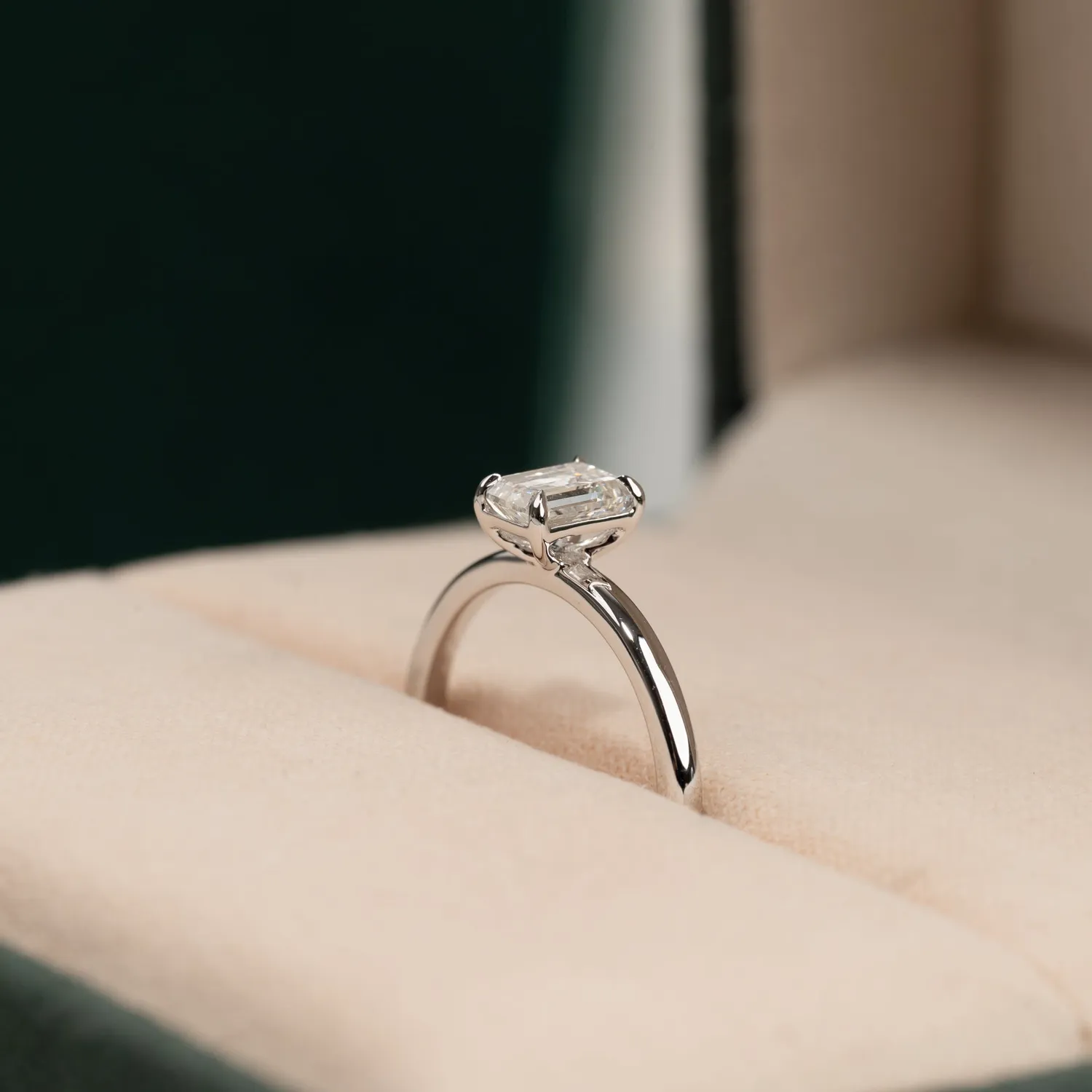 Sisi Copenhagen Solitaire Emerald diamantring hvidguld 0,75 ct