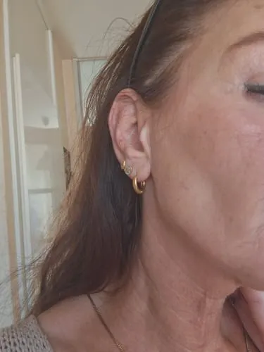 TIMI OF SWEDEN Vivia ribbed hoop øreringe guld 11 mm
