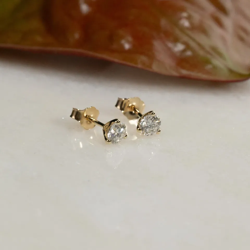 Sisi Copenhagen Simple diamantørestikker 0,75 ct guld
