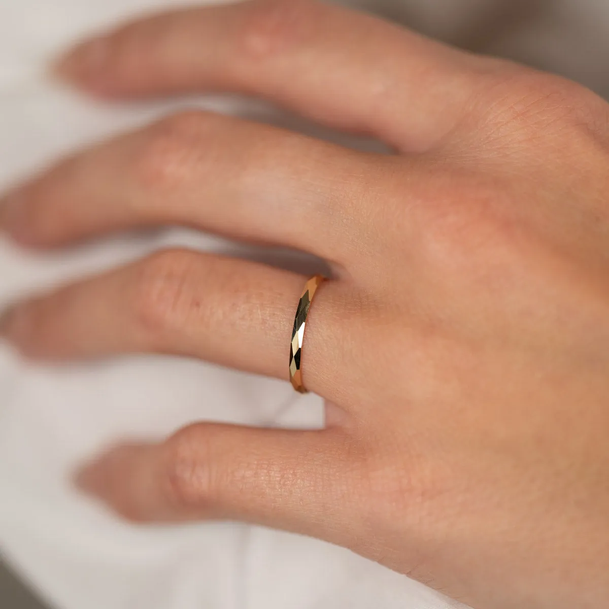 Sisi Copenhagen Dimona ring massivt guld facetteret