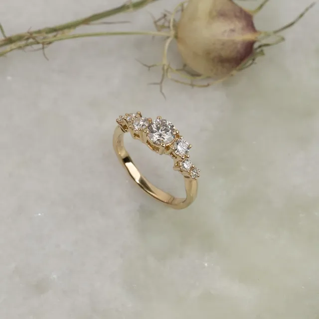 Sisi Copenhagen Organic Cluster diamantring 0,9 ct guld 14 kt