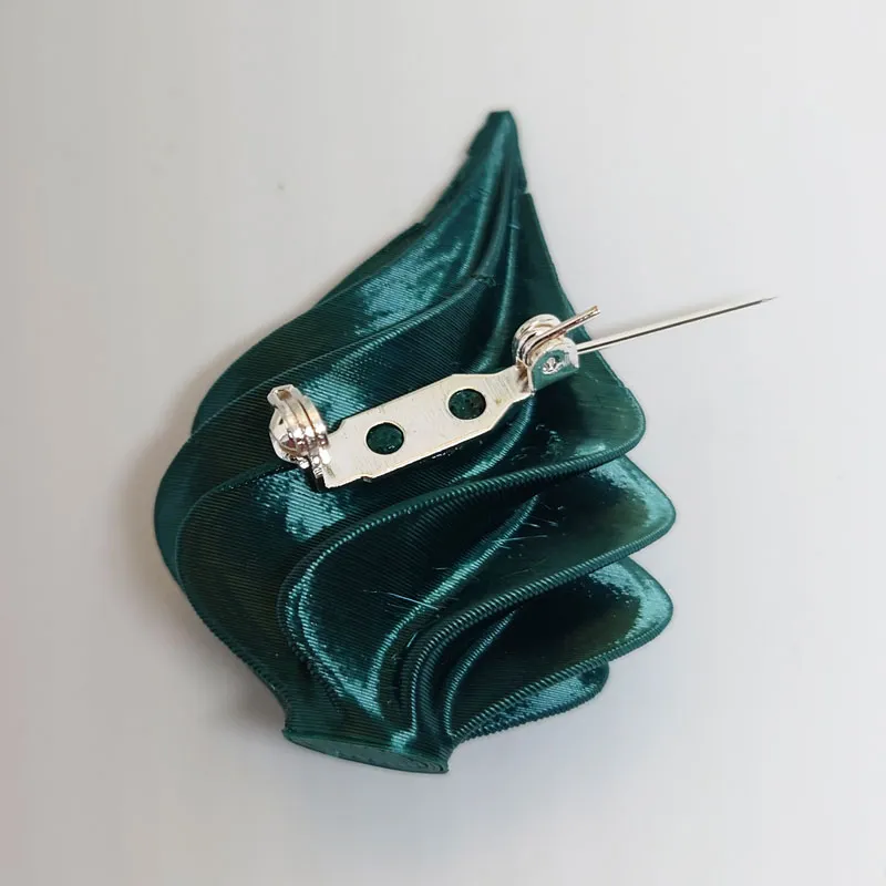 Lene Emanuel Kys broche softice motiv