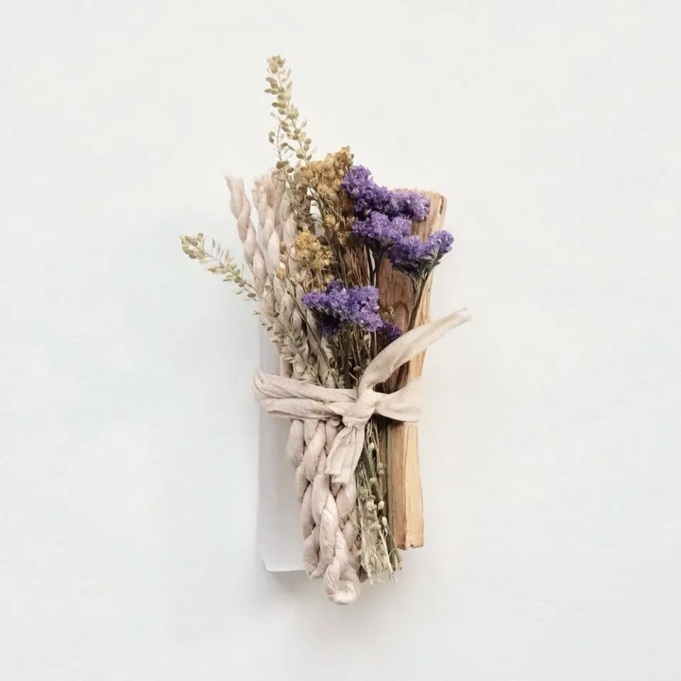Orelia Palo Santo Selenit røgelse bundle med blomster
