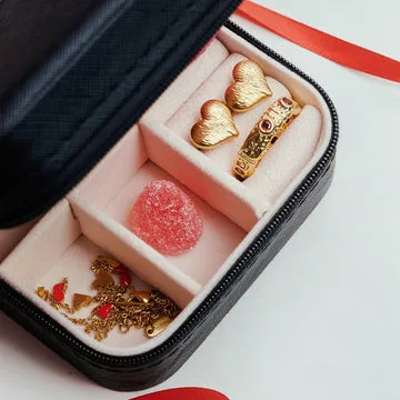 Timi of Sweden Suvy Ribbed Heart ørestikker guld vandtæt