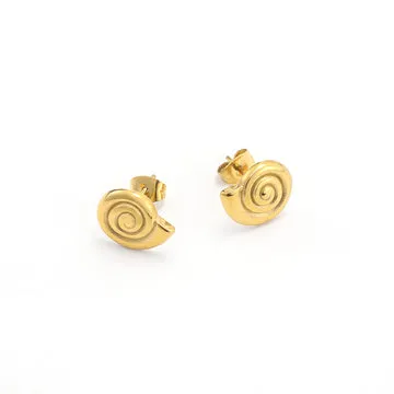 TIMI OF SWEDEN Anne shell studs øreringe guld 13 mm