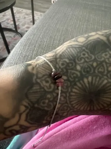 TIMI OF SWEDEN Tourmaline Chip armbånd turmalin