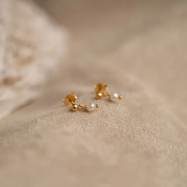 Sisi Copenhagen Daria Pearl ørestikker forgyldt perle 4 mm