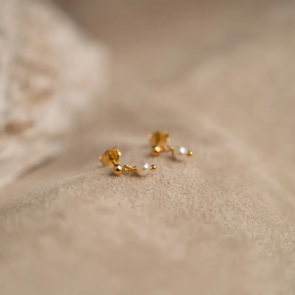 Sisi Copenhagen Daria Pearl ørestikker forgyldt perle 4 mm