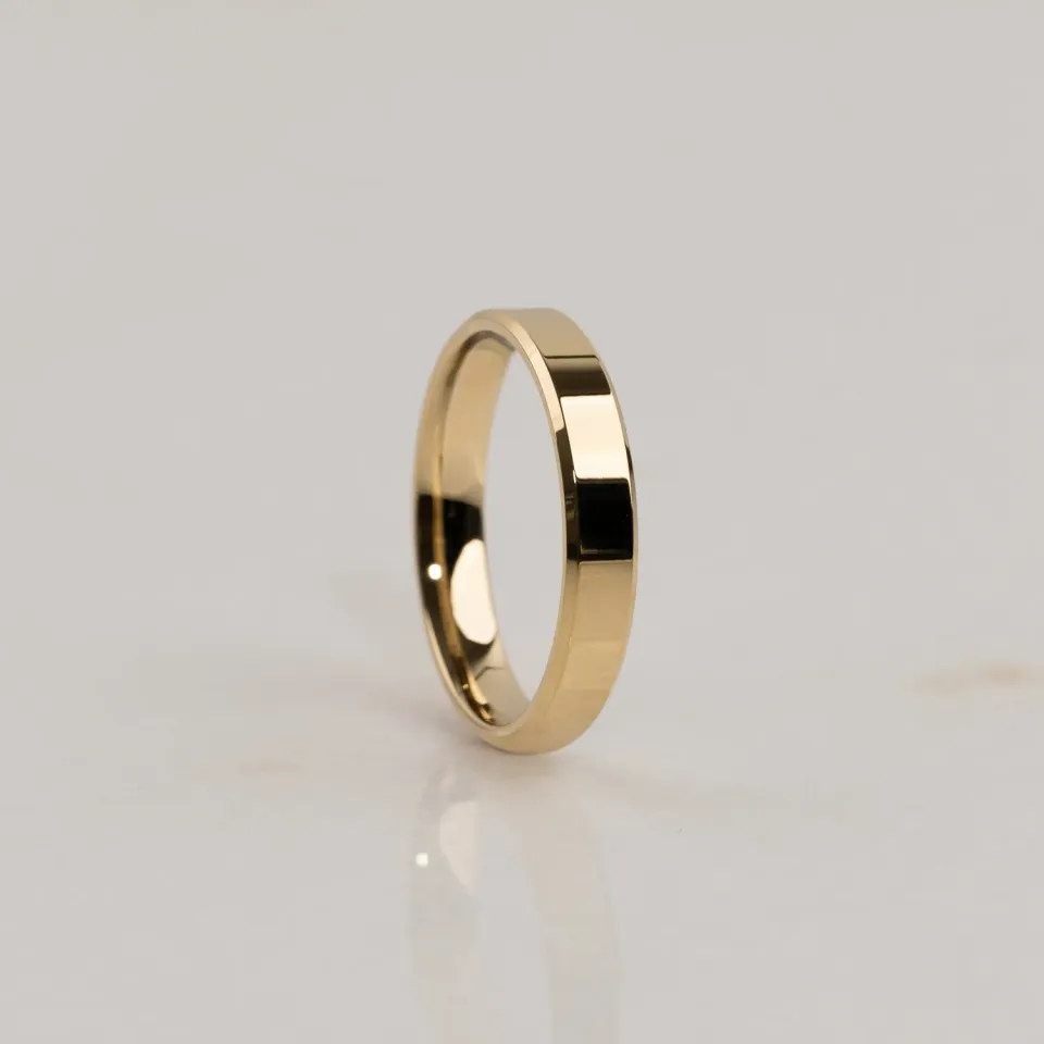 Sisi Copenhagen Beveled Flat vielsesring guld 4 mm