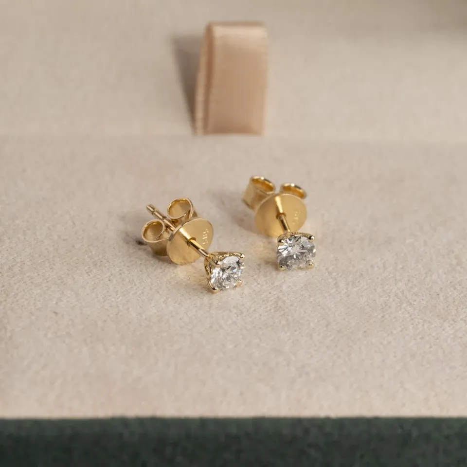 Sisi Copenhagen Classic Solitaire ørestikker guld 0,5 ct