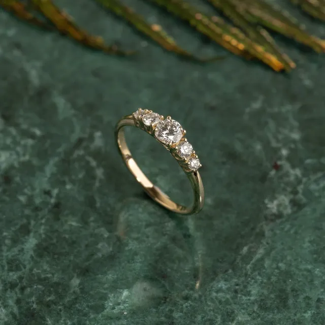 Sisi Copenhagen Five-Stone Trellis diamantring 0,5 ct guld