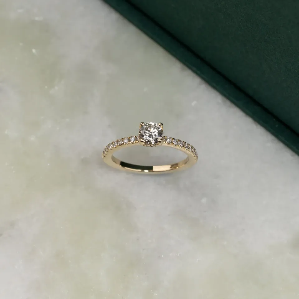 Sisi Copenhagen Hidden-Halo Alliance ring 14 kt diamanter