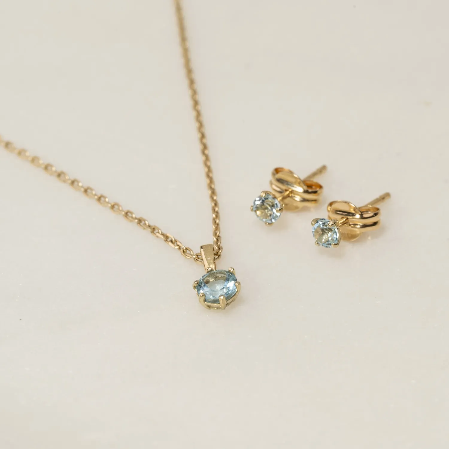 Sisi Copenhagen Soley Blue Topaz vedhæng 9kt guld 4mm