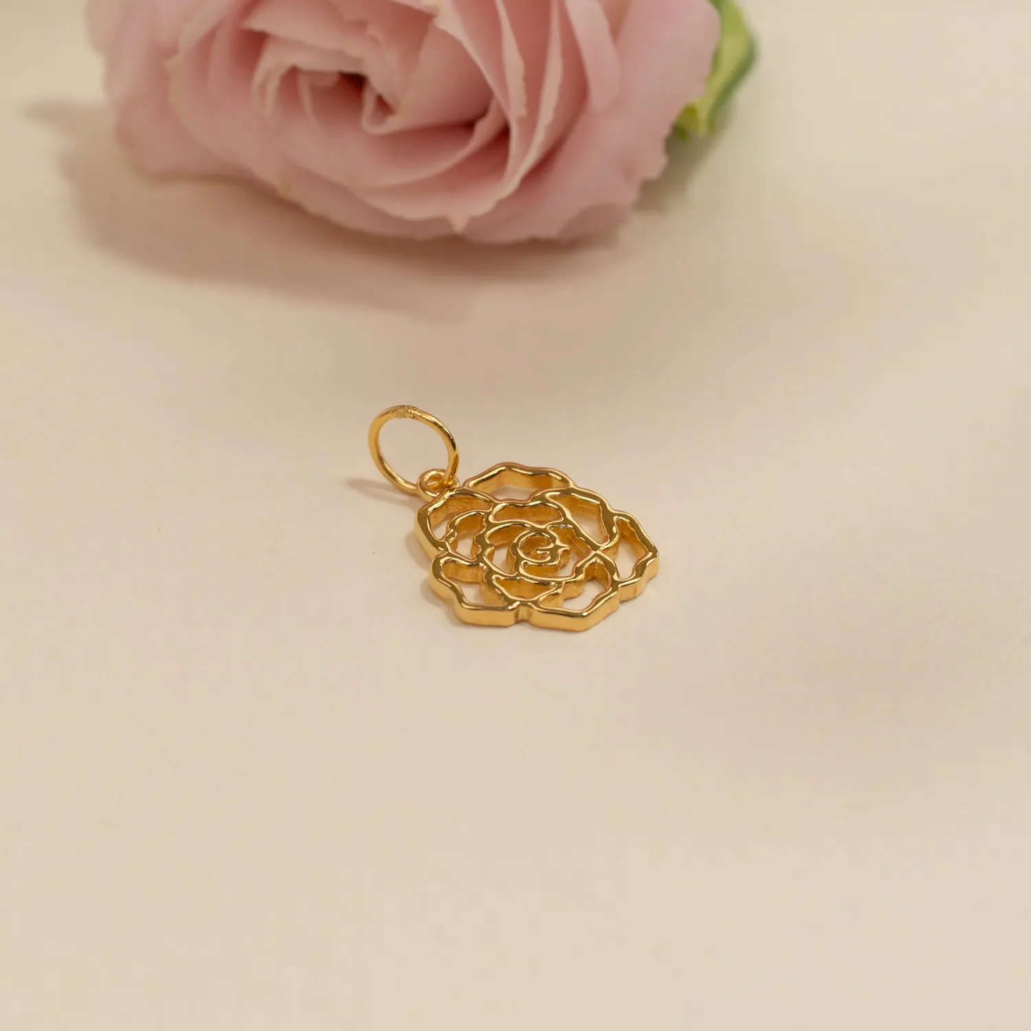 Sisi Copenhagen Rosa Golden vedhæng forgyldt rose 12 mm