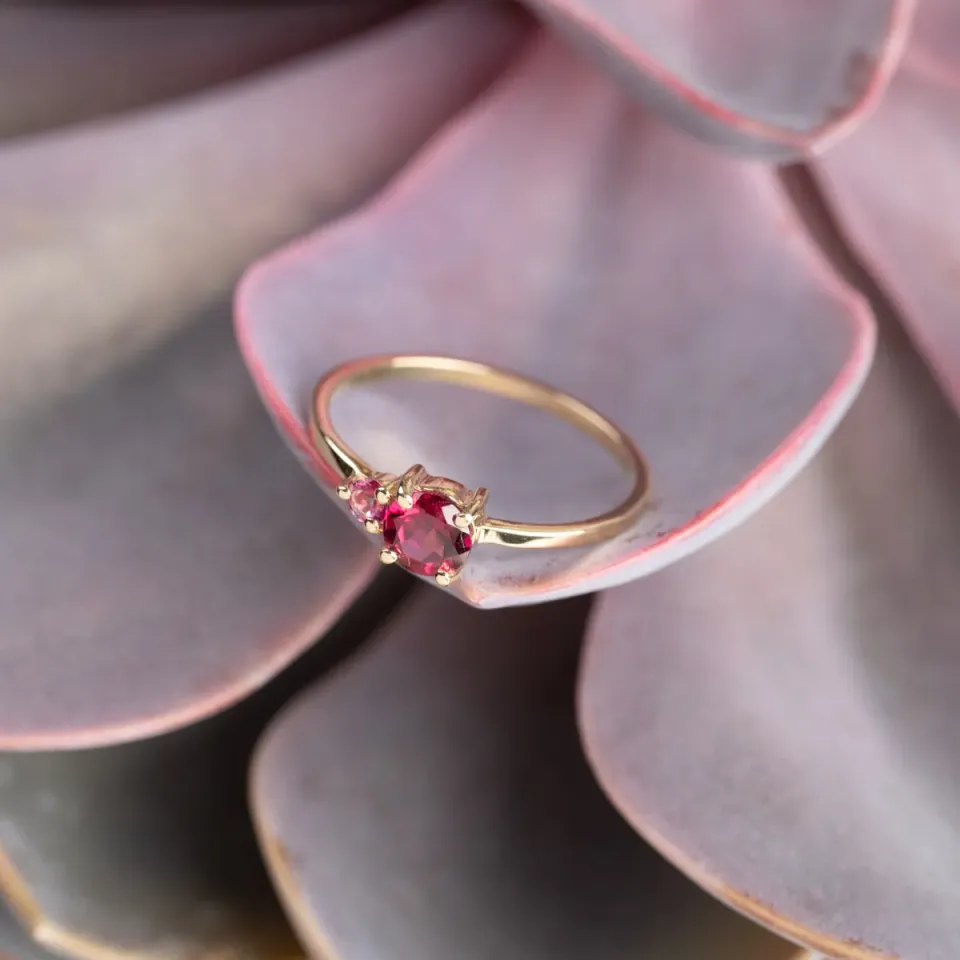 Sisi Copenhagen Gladis Pink Rhodolite ring 9 kt guld