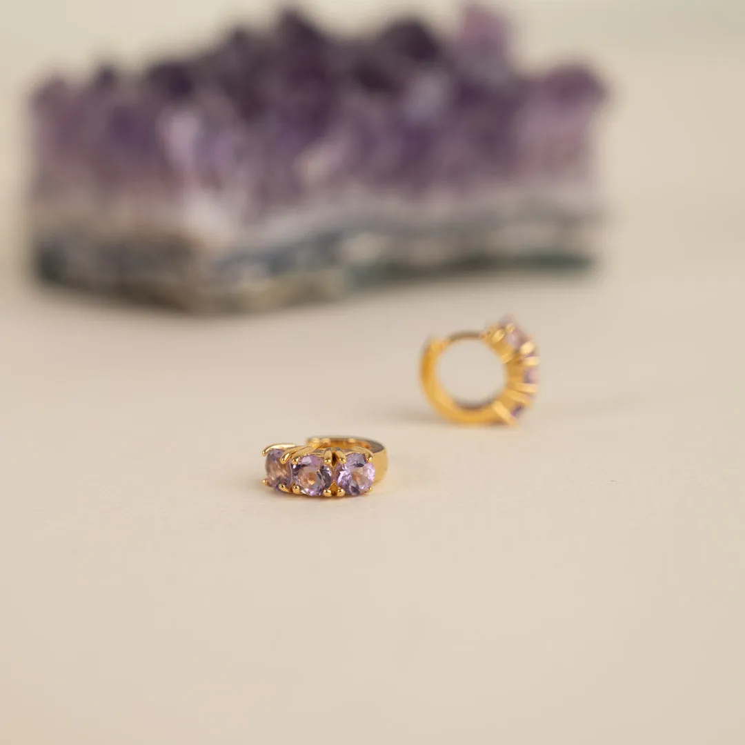 Sisi Copenhagen Gemma Purple Amethyst huggie øreringe forgyldt par