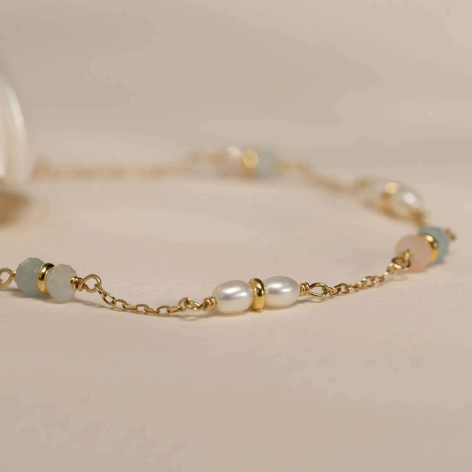 Sisi Copenhagen Adira Morganite Pearl armbånd forgyldt perle