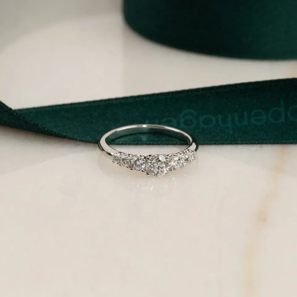Sisi Copenhagen Seven-Stone Trellis ring hvidguld 0,7 ct
