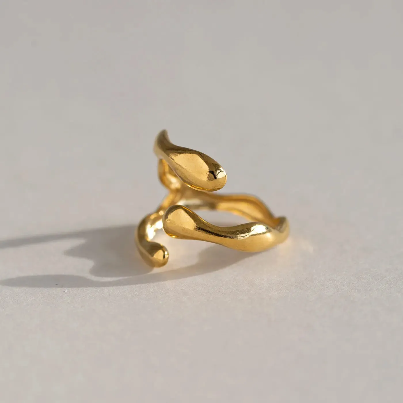 TIMI OF SWEDEN Clara klo-ring guld justerbar