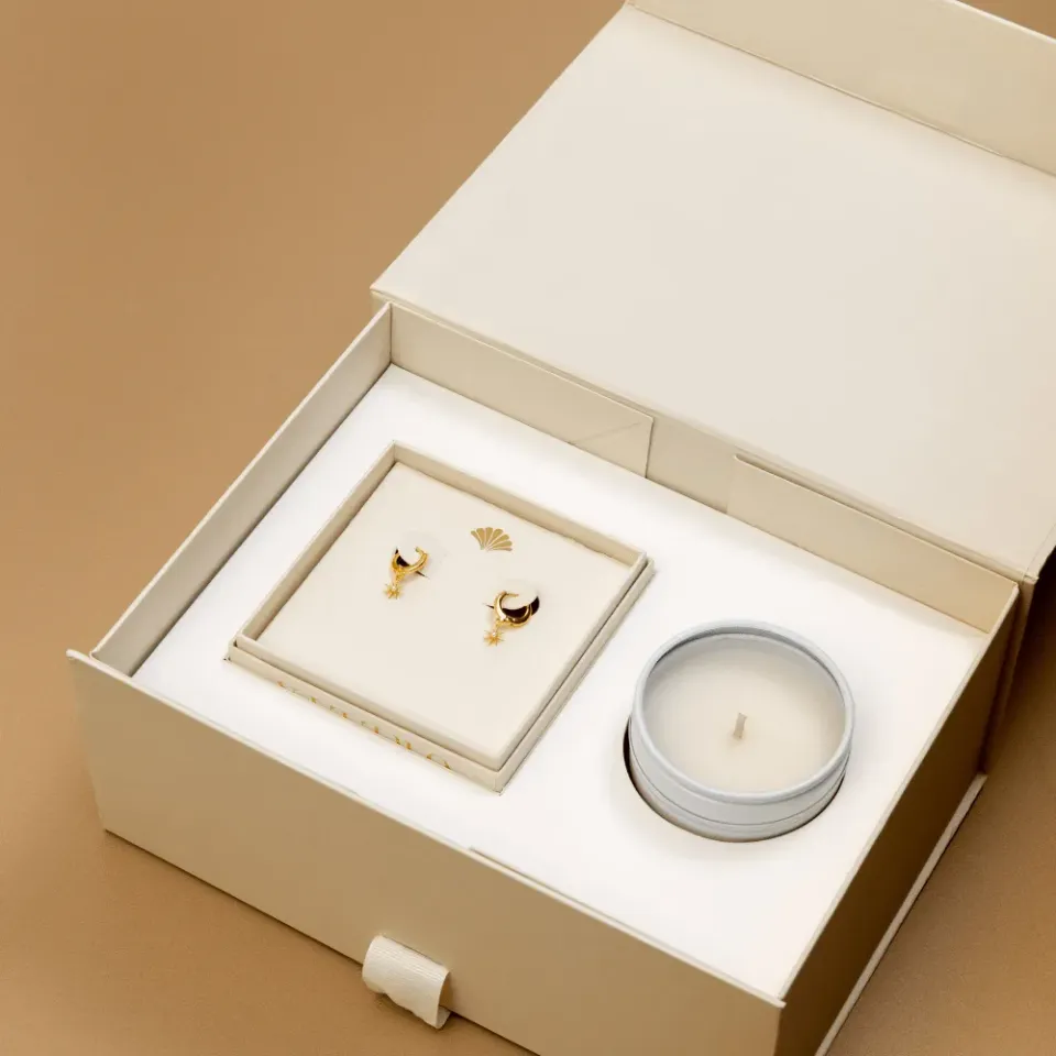 Orelia Birthstone & Candle Gift Box øreringe forgyldt