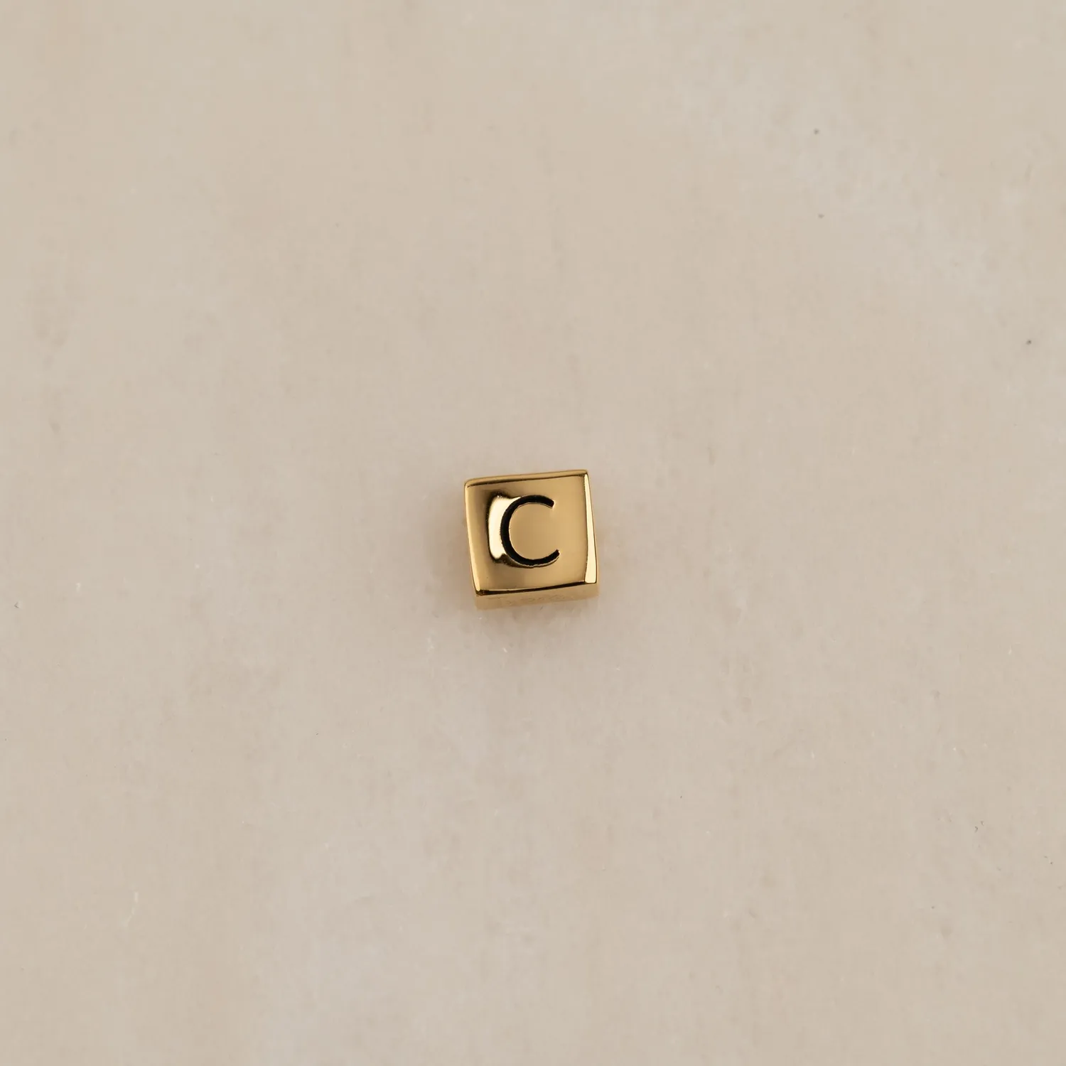 Sisi Copenhagen Box Letter bogstavvedhæng forgyldt keyboard