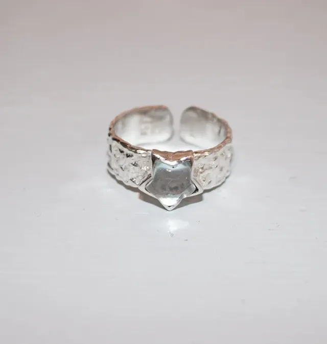 Wos Bedazzled Mini Ursa ring sølv topas