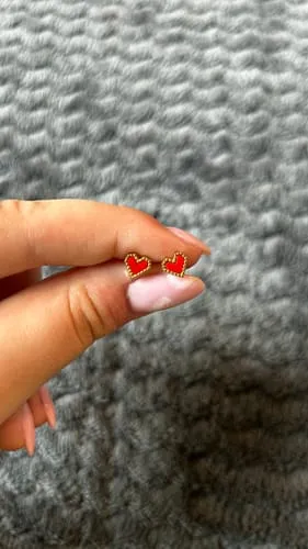 TIMI OF SWEDEN Sarah hjerte ørestikker 7 mm rød guld