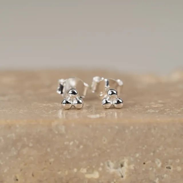 Sisi Copenhagen Tria Dot ørestikker sølv trekant 4 mm