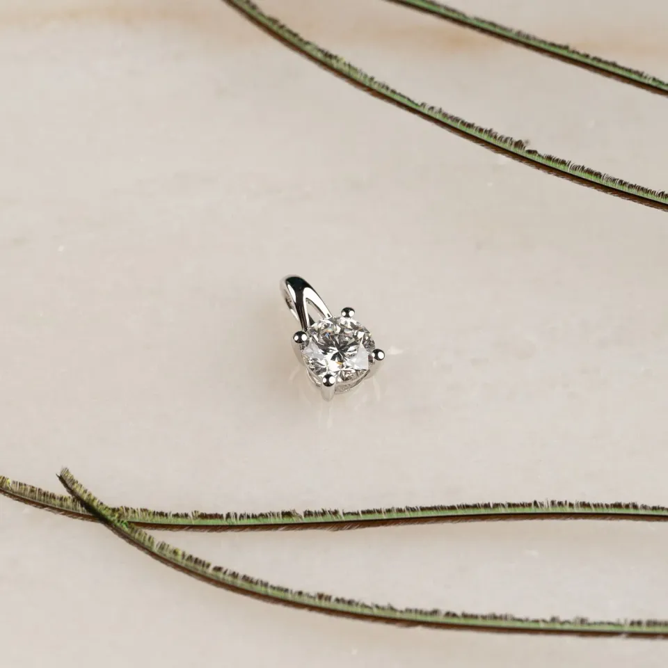 Sisi Copenhagen Prong Solitaire diamantvedhæng 0,75 ct hvidguld