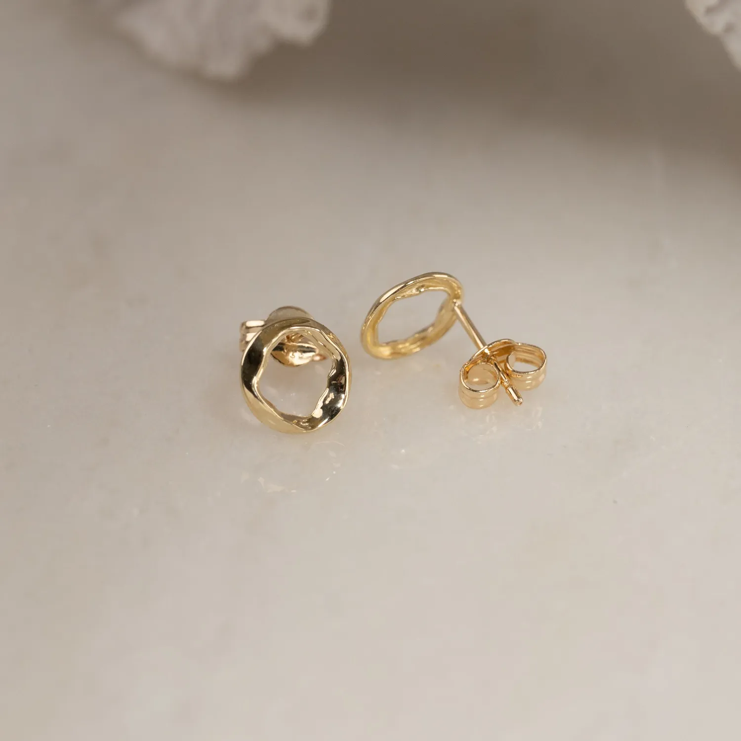 Sisi Copenhagen Vilma ørestikker massivt 9 kt guld 8 mm
