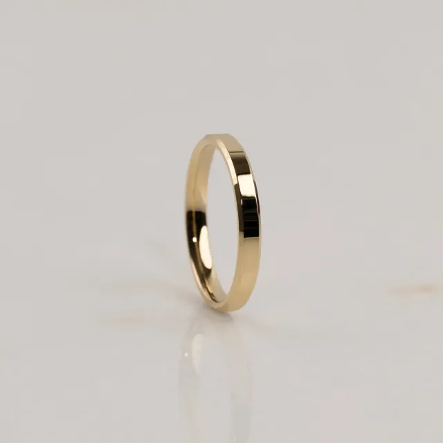 Sisi Beveled Flat Comfort vielsesring 3,5 mm guld