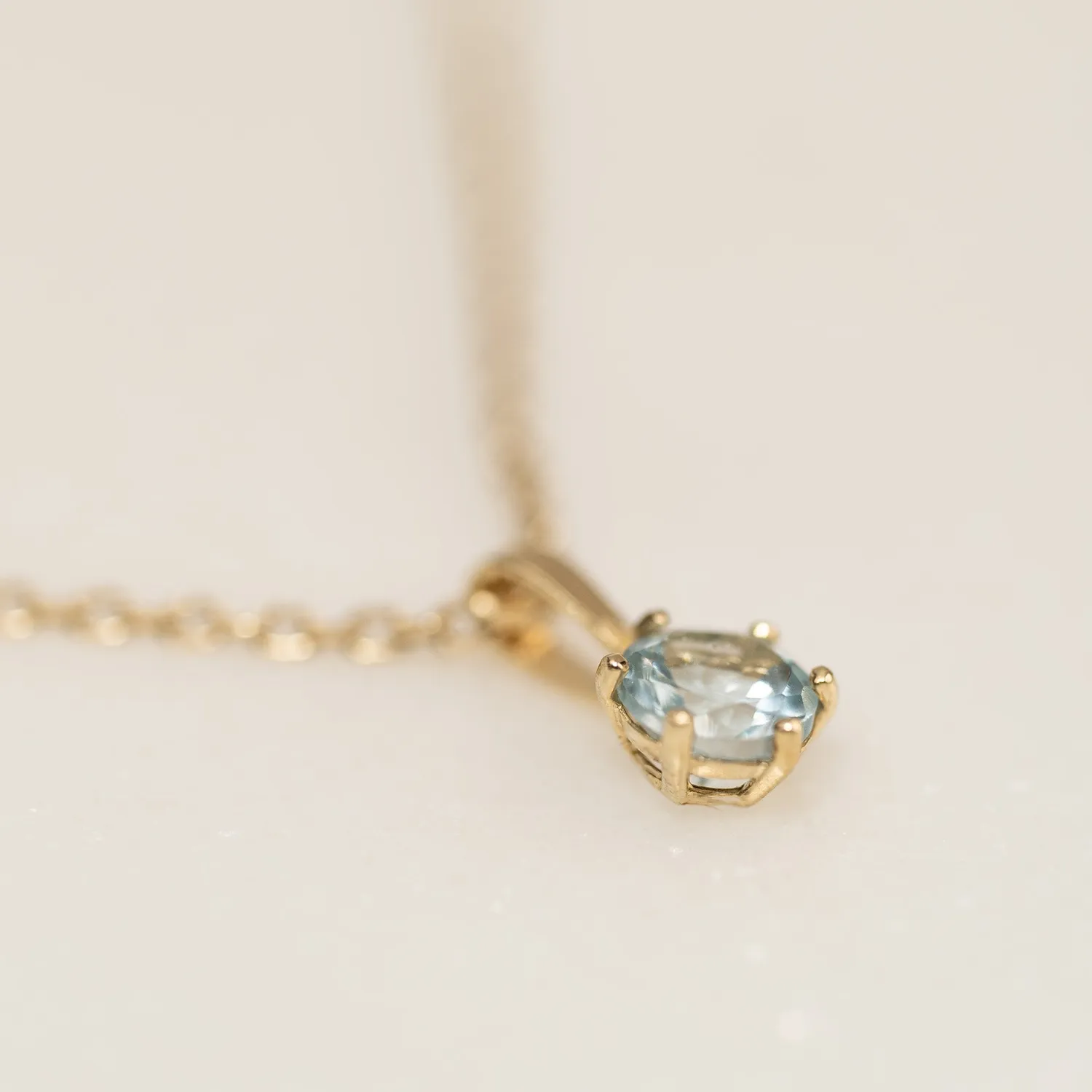 Sisi Copenhagen Soley Blue Topaz vedhæng 9kt guld 4mm